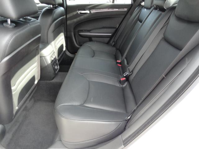 Chrysler 300C 2012 photo 3