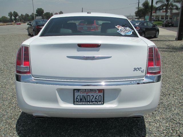 Chrysler 300C 2012 photo 5