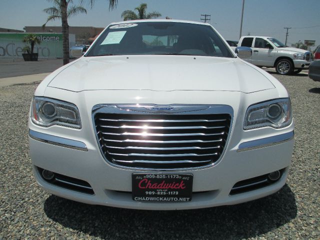 Chrysler 300C 2012 photo 6