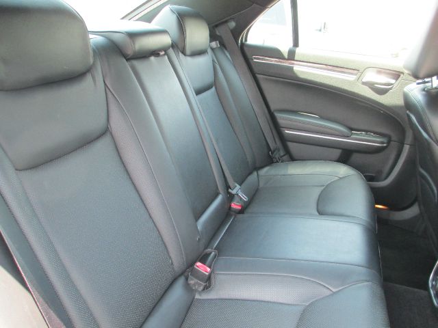 Chrysler 300C 2012 photo 8