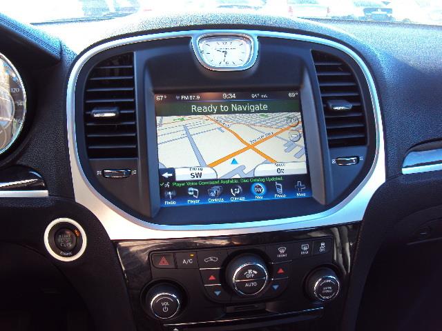 Chrysler 300C 2012 photo 1