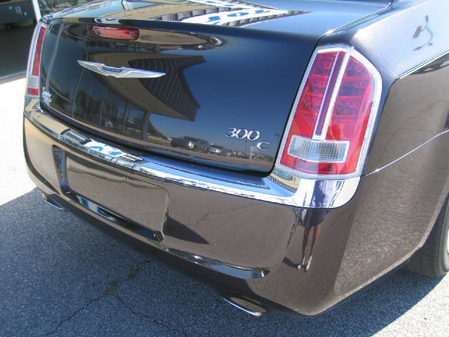 Chrysler 300C 2012 photo 1