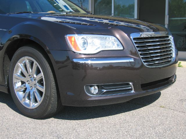 Chrysler 300C 2012 photo 2