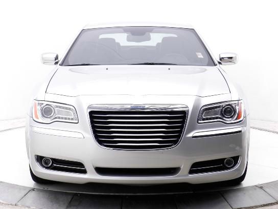 Chrysler 300C 2012 photo 3