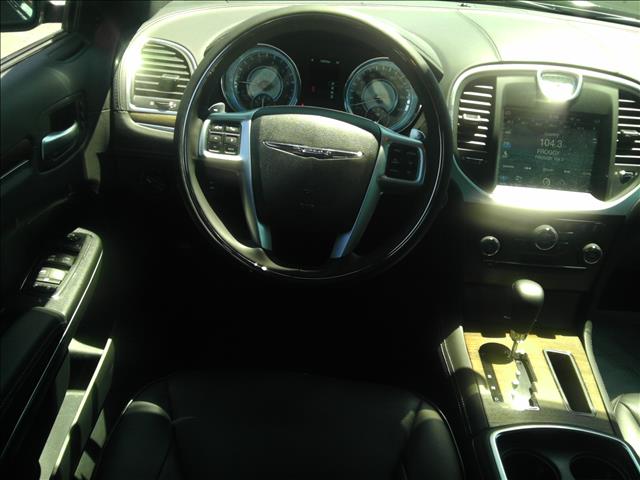 Chrysler 300C 2013 photo 3