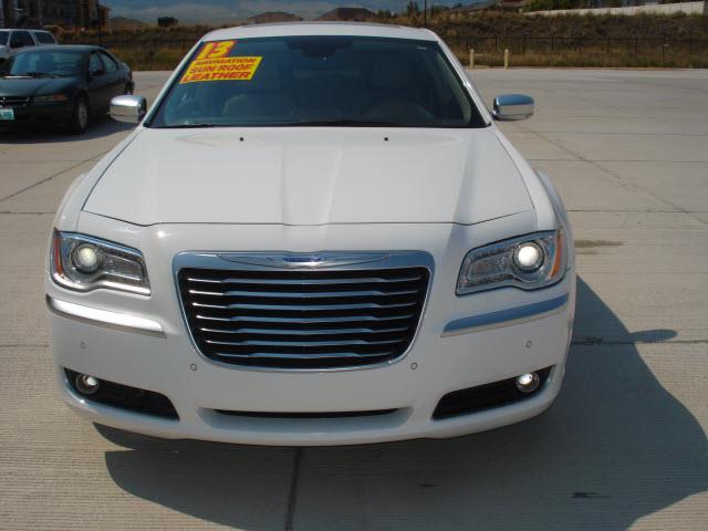 Chrysler 300C 2013 photo 1