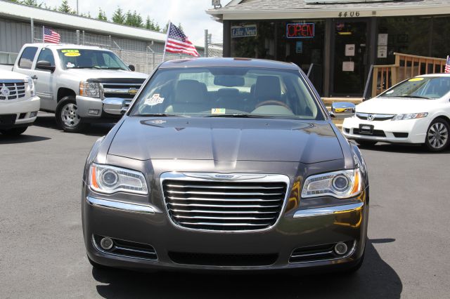 Chrysler 300C 2013 photo 1