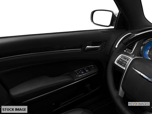 Chrysler 300C 2013 photo 8