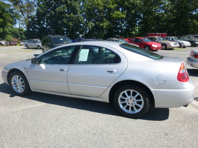 Chrysler 300M 2004 photo 2