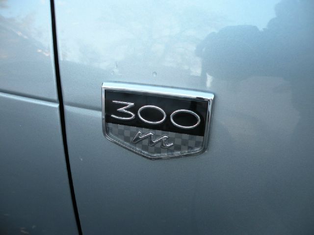 Chrysler 300M 2004 photo 2