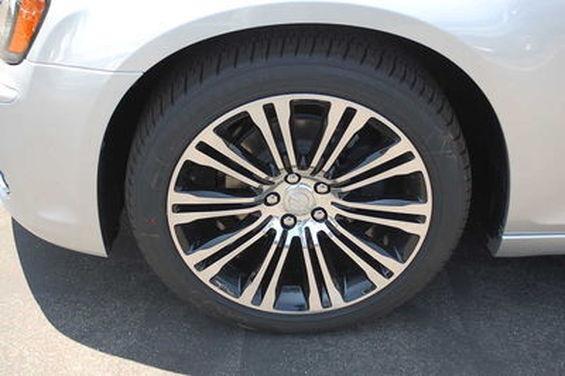 Chrysler 300S 2012 photo 2