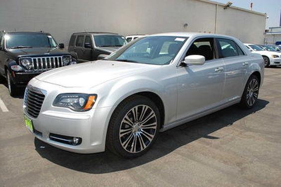 Chrysler 300S 2012 photo 3