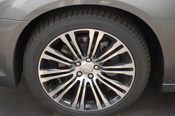 Chrysler 300S 2012 photo 3