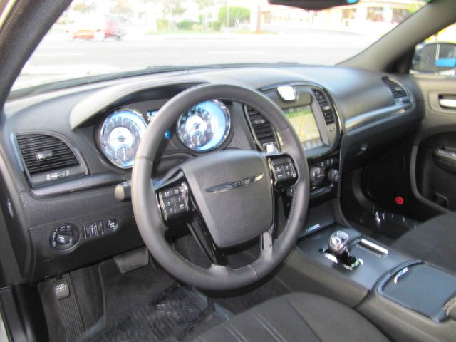 Chrysler 300S 2012 photo 4