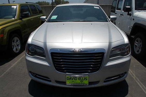 Chrysler 300S 2012 photo 2