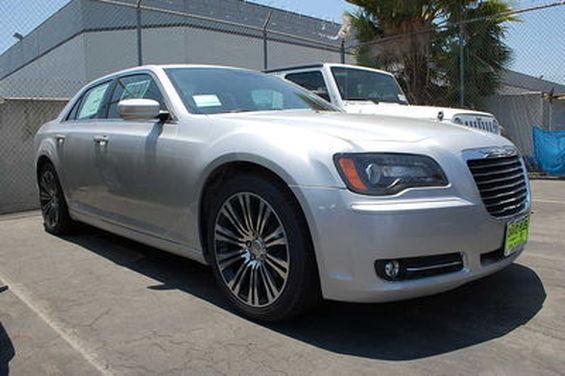 Chrysler 300S 2012 photo 4