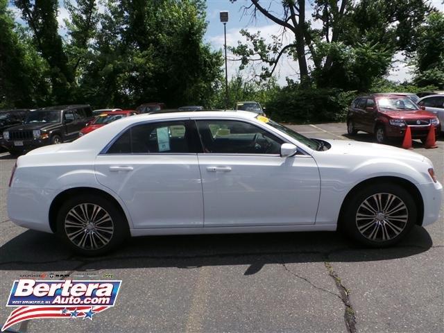 Chrysler 300S 2013 photo 2