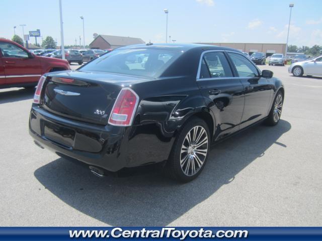 Chrysler 300S 2013 photo 1