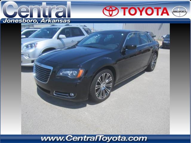 Chrysler 300S 2013 photo 2