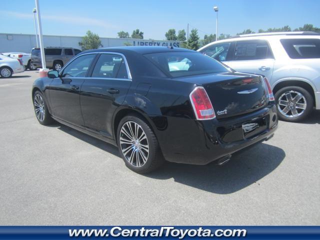 Chrysler 300S 2013 photo 3