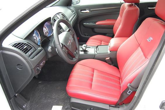 Chrysler 300S 2013 photo 4