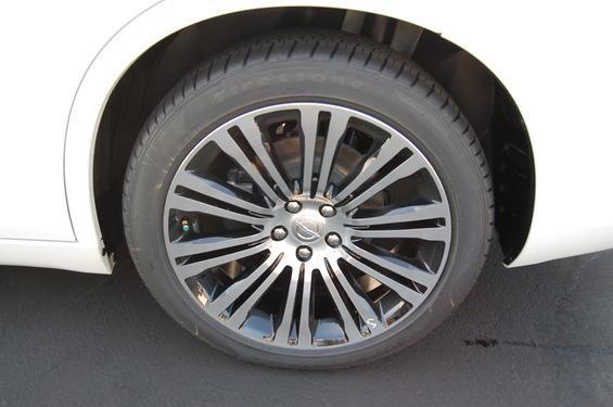 Chrysler 300S 2013 photo 3