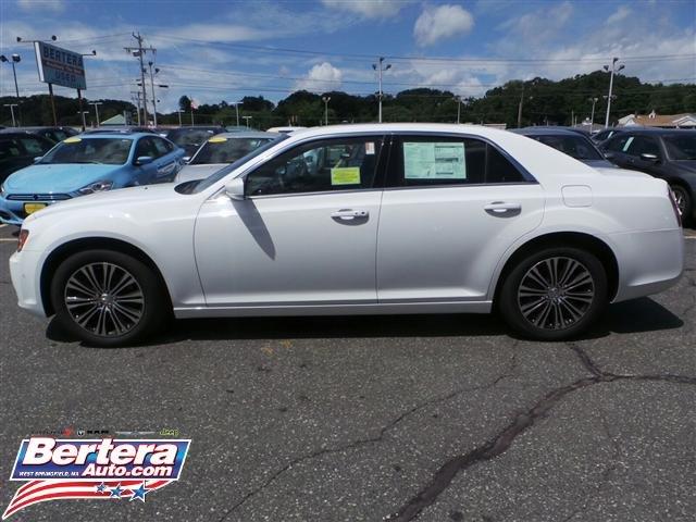 Chrysler 300S 2013 photo 2