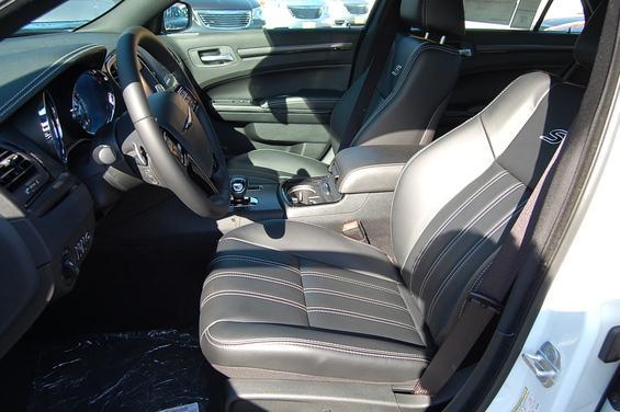 Chrysler 300S LT 4X4 Extra NICE MUST SEE Sedan