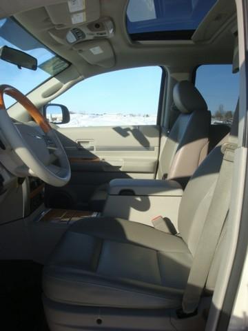 Chrysler Aspen 2007 photo 2
