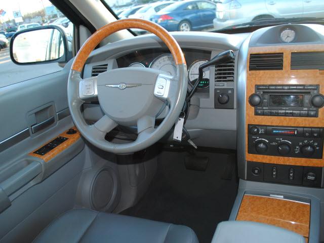 Chrysler Aspen 2007 photo 4