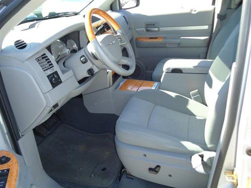 Chrysler Aspen 2007 photo 2