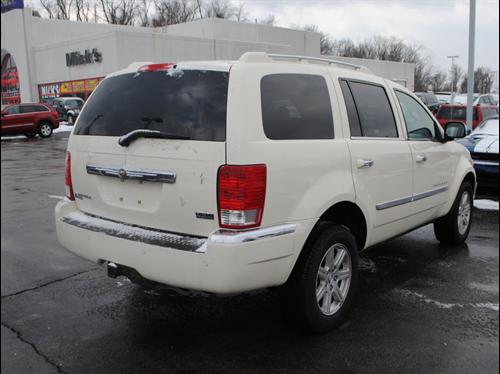 Chrysler Aspen 2007 photo 2