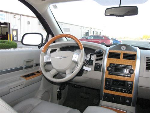 Chrysler Aspen 2007 photo 2