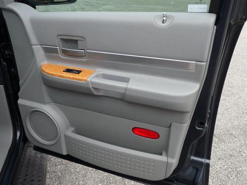 Chrysler Aspen 2007 photo 4