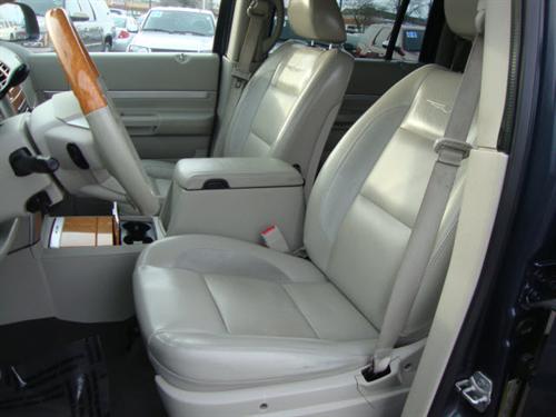 Chrysler Aspen 2007 photo 2