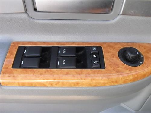 Chrysler Aspen 2007 photo 2