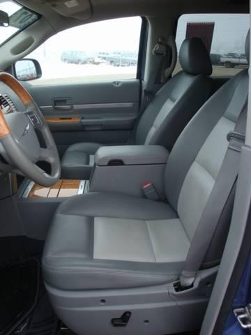 Chrysler Aspen 2007 photo 2