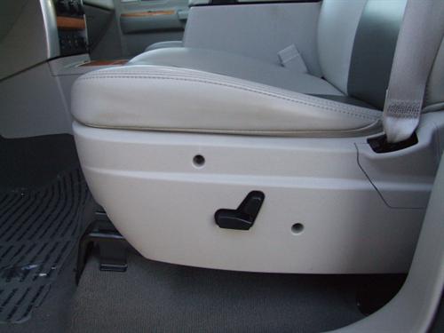 Chrysler Aspen 2008 photo 2