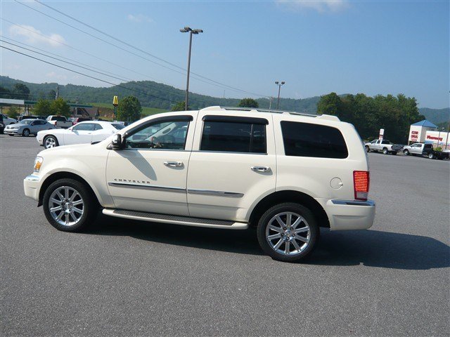 Chrysler Aspen 2008 photo 2