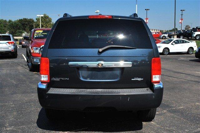 Chrysler Aspen 2008 photo 2