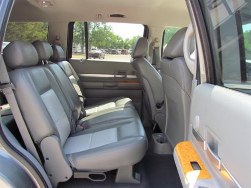 Chrysler Aspen 2008 photo 2