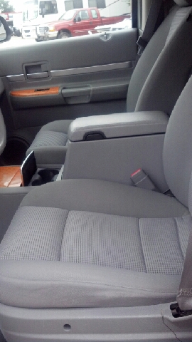 Chrysler Aspen 2008 photo 2