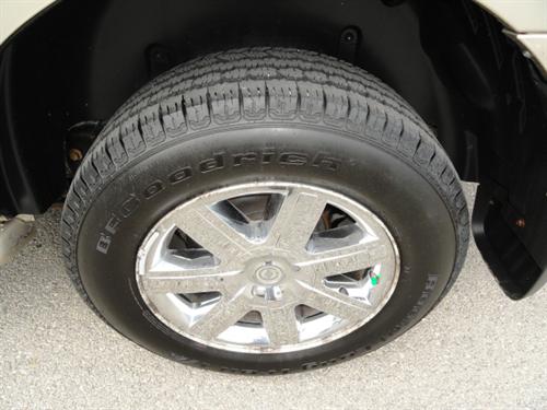 Chrysler Aspen 2008 photo 2