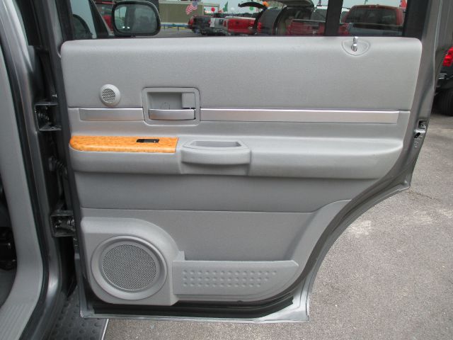 Chrysler Aspen 2008 photo 14