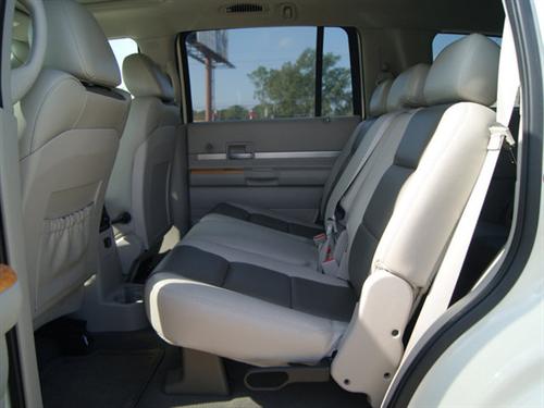 Chrysler Aspen 2008 photo 2