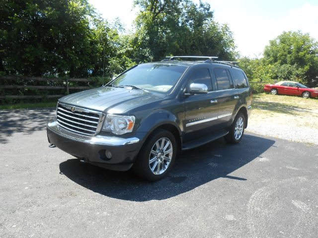 Chrysler Aspen Super SUV