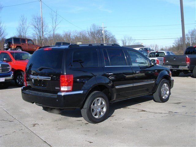 Chrysler Aspen 2008 photo 2