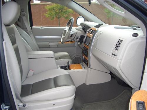 Chrysler Aspen 2008 photo 2