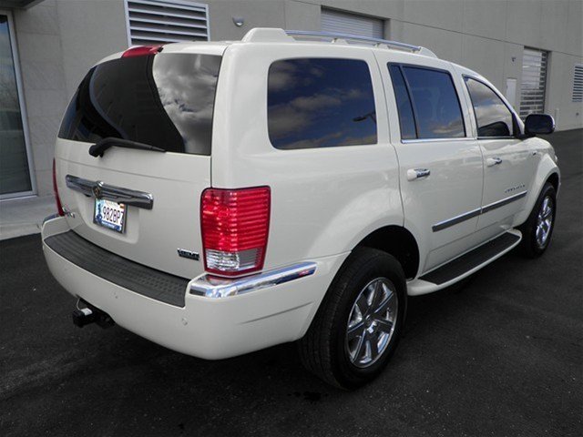 Chrysler Aspen 2008 photo 2