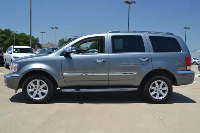 Chrysler Aspen Super SUV